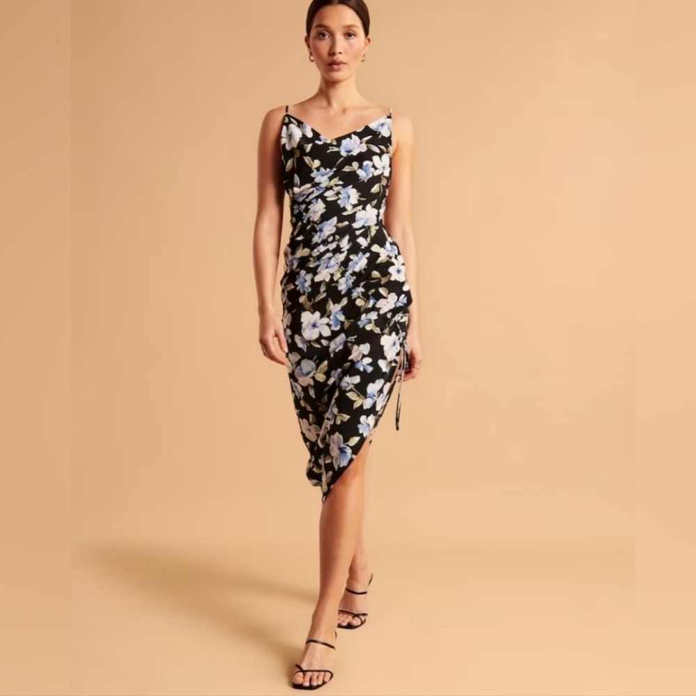 NWT ABERCROMBIE & FITCH RUCHED FLORAL DRESS 🤍
